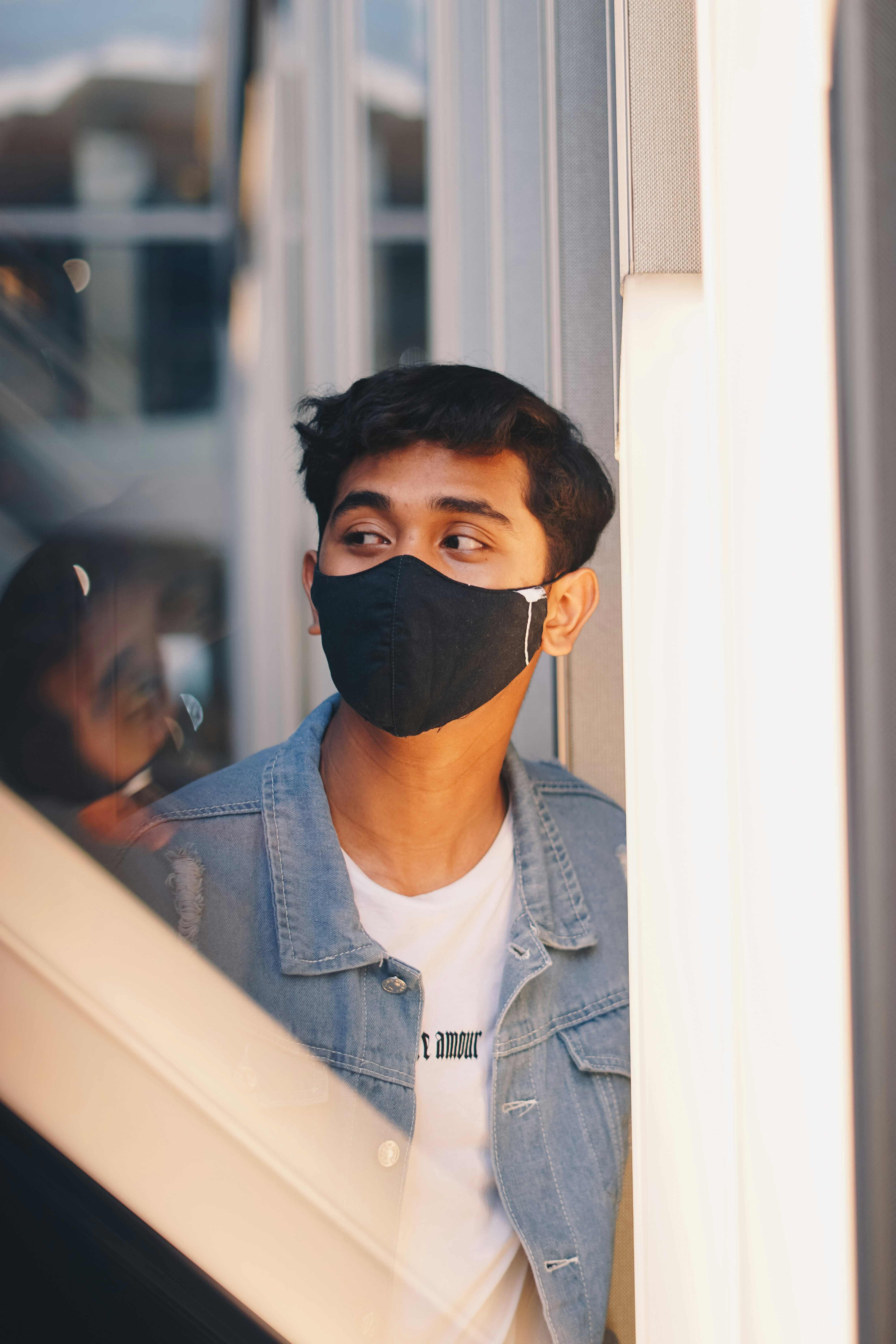 热门连载封面图：靠近一点点