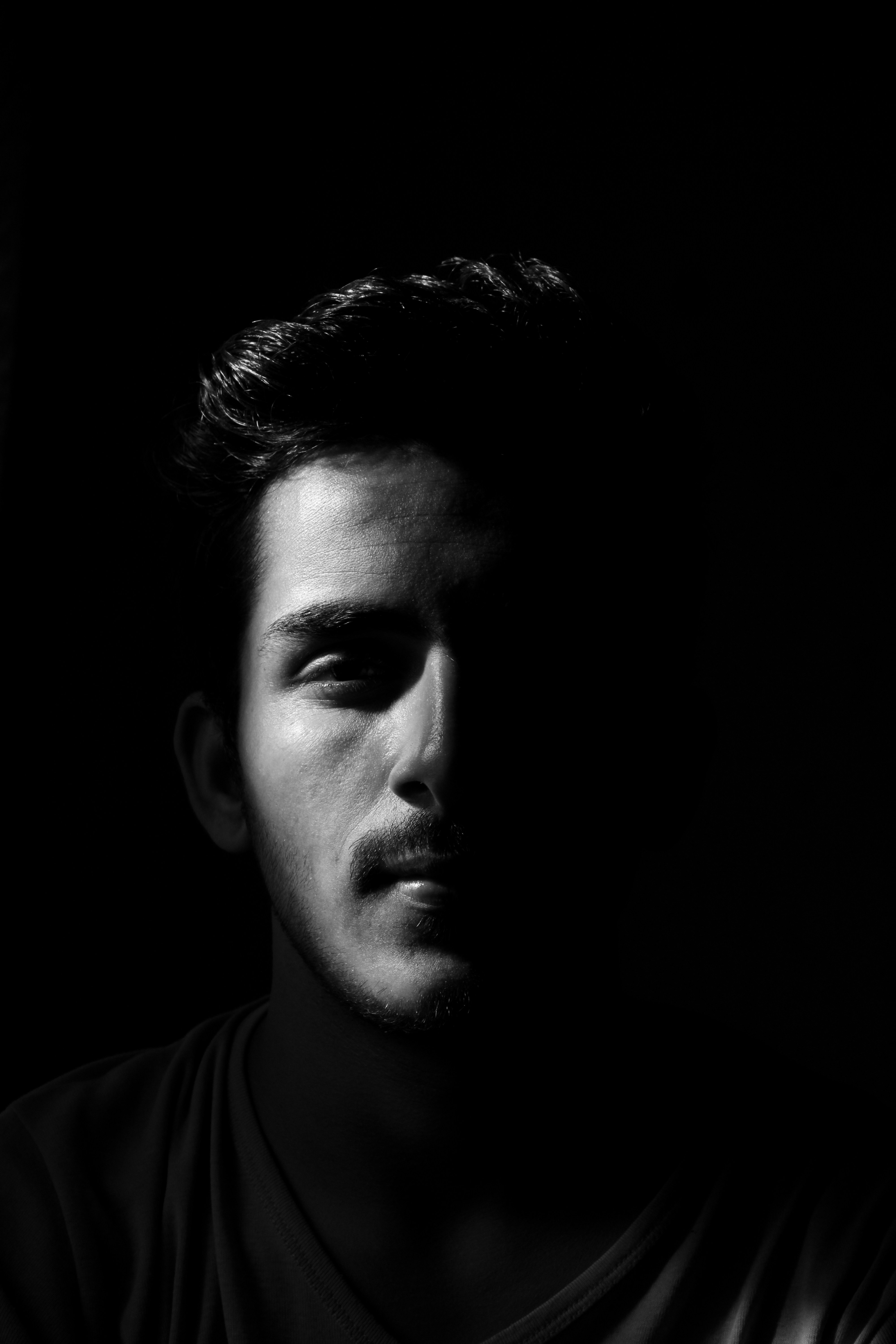 正在热读：午夜电梯